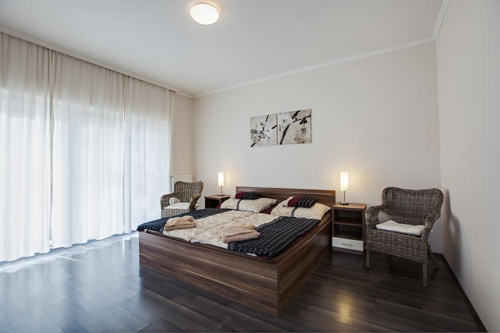 Kocsis Apartman Es Camping Mosonmagyarovar Phòng bức ảnh